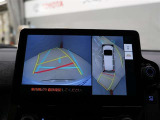 パノラミックビューモニター付きです。車両を上から見たような映像をディスプレイオーディオ画面に表示。運転席からの目視だけでは見にくい、車両周辺の状況をリアルタイムでしっかり確認できます。