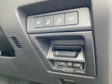 純正ETCも装着されています☆ETCをご利用の場合は再セットアップ費用￥3,300-が別途必要となります。車載器は運転席右下に設置なのでカードの出し入れも簡単です☆