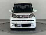 ディスチャージヘッドライト【HID】を装備していますのでとても明るく、夜間の走行や雨の日も安全・安心です。