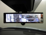 スマートルームミラー付きで後部座席に乗車してても後方がしっかり見れます