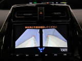 隣車線を走る車両をレーダーで検知し、ドアミラーでは確認しにくい後側方エリアに存在する車両に加え、急接近してくる車両も検知します。車両を検知するとドアミラーに搭載されたLEDインジケーターが点灯します。