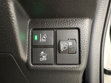 【LKAS】車線の中央付近を維持するようハンドル操作を支援する機能。車線をはみ出しそうな場合も警告音と共にハンドルが正常な位置に戻ろうとします。