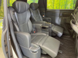 【オットマン付セカンドシート】シートベンチレーション/パワーリクライニング/サイドテーブル等&hellip;ファーストクラスで過ごすような満ち足りたひとときを、ご満喫いただけます。