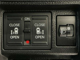 【両側パワースライドドア】両側がパワースライドドアになっており、運転席のスイッチやスマートキーでも開閉が可能です!開口部も広いので乗り降りも楽々♪