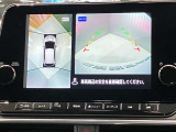 【アラウンドビューモニター】車を上から見下ろしているかのような映像で周囲の状況がひと目で確認、狭い駐車場に駐車するときも安心です♪