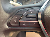 ステアリングスイッチ付きのハンドル!運転に支障をきたすことなくナビ操作が可能です!!