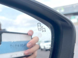 ●ブラインドアシストセンサー:視角からの車を感知し、ドライバーが車線変更を行う際に、警告音と共に注意を促してくれる安全支援機能です!
