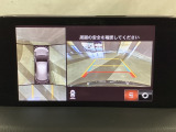 狭い場所での駐車やすれ違いなどでより的確な運転操作に役立つ360&deg;ビューモニターが装備されています。