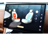フロントシートにはシートヒーター&クーラーが装着されており、左右で3段階の調整が可能です。