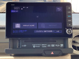 ナビのフェイスパネルは上にスライドし、下にはSDカードやCD・DVDの挿入口が現れます♪