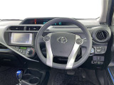 運転席まわりです。 各操作スイッチは使いやすい位置に配置されてます。