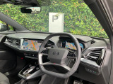 Audiのインテリアはエクステリア同様、優れたデザイン性とクオリティ、そして機能性を兼ね備えております。