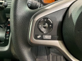 ステアリングにオーディオ操作スイッチが付いています。オーディオ画面に直接タッチしなくても操作が出来ますので、運転に集中できます。