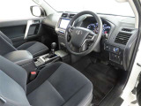 シンプルで使いやすいデザインの運転席です。