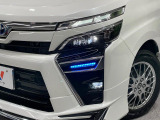 【LEDヘッドライト】悪天候や夜間走行時も良好な視界を確保し安心して運転できる高輝度LEDヘッドライトを装備!点灯速度が早く、消費電力も抑えられています。