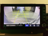 バックをするとき自動でリアの様子が映る『リアカメラ』付き! 画面で確認しながらバックが出来るので駐車の時も安心です。