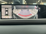 360度ビューカメラを搭載。4方の小型カメラの映像を処理し、車両真上からの映像に変換しています。