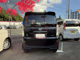 バックカメラが付いているので後方確認が非常にしやすいです。今や運転初心者も熟練者も必須装備!ついていて損はないですね♪