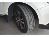 タイヤサイズは225/60R18です