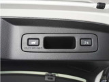 ◆予約クローズ機能付きパワーテールゲート◆キーや運転席のボタン、ハンズフリー機能など多彩なアクセスで自動開閉できます。