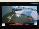 バックガイドモニターで、後方を確認しながら安心して駐車することができます。運転初心者も熟練者も必須の機能ですよ!