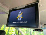 【フリップダウンモニター】大画面モニターで後席でもエンタメをお楽しみいただけます。小さなお子様にも大人気の装備です♪