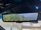 【デジタルインナーミラー】後席の大きな荷物や同乗者で後方が確認しづらい時でも安心!カメラが撮影した車両後方の映像をルームミラー内に表示。クリアな視界で状況の確認が可能です!