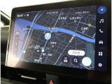 純正ナビを装備。タッチパネル式で使いやすく、お出かけもラクラクです。
