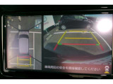 パノラミックビューモニター付きです。車両を上から見たような映像をディスプレイオーディオ画面に表示。運転席からの目視だけでは見にくい、車両周辺の状況をリアルタイムでしっかり確認できます。