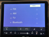 ブルートゥースに接続することにより、スマホに入ったお気に入りの音楽を車内で楽しむことができます♪あると本当に便利な機能になっています!