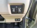 狭い駐車場や壁際でもドアをぶつける心配が少なく開けられる両側スライドドアです。両側共に電動で、開閉操作も楽々です!