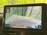 【バックカメラ】駐車時に後方がリアルタイム映像で確認できます。大型商業施設や立体駐車場での駐車時や、夜間のバック時に大活躍!運転スキルに関わらず、今や必須となった装備のひとつです!