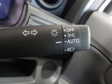 オートライト機能装備です!車外の明るさに応じて、自動的にライトの点灯・消灯をしてくれます♪