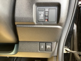 パワースライドドアの開閉はスマートキーのリモコンやドアノブは勿論、運転席側のスイッチ操作でも開閉ができ、安全・簡単です。