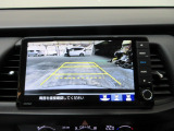 バックカメラの画像です。ガイドラインがスムースな車庫入れをサポートいたします。車庫入れの安心感がアップしますね。