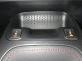 【シートヒーター搭載】シートを温めてくれる暖房機器です!長時間座っていると負担が掛かりやすい背中や腰、または冬場の寒い日に冷えやすい脚部に快適なぬくもりを♪