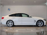 ☆BMWの前後重量配分50:50はエンジン自体をフロントタイヤよりも後ろにずらし、通常はエンジンルーム内に搭載される重量物であるバッテリーをトランクに移動させるなどして実現されています☆