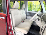 運転席シート廻りは使用感も少なく、良好な状態となっています。前オーナー様が丁寧に使っていたことがよくわかりますね。