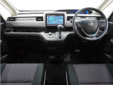 ◆視界広々で非常に運転しやすくロングドライブでも疲れを感じさせないすっきりとまとまったインパネ周りです。