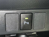 コーナーセンサーを車の前後に装備。障害物までの距離に応じて警告音を変えてお知らせ。縦列駐車時や駐車場・車庫などでの取り回しをサポートします。詳細は販売店スタッフまでおたずねください。