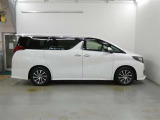 この度は、当社の展示車をご覧いただきまして、誠に有難うございます。自信をもってお勧めできる車となりますので、ごゆっくりご覧頂きたいと思います。