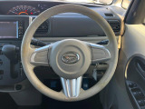 インテリアに合わせたデザインのステアリングは、運転される方のことも考え、運転しやすい形状、大きさです。是非一度、実際に触ってお確かめください。