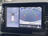 車を真上から見ているように、周囲の状況を把握しながら安心して駐車が行えるアラウンドビューモニター装備!