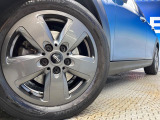 ●純正16インチアルミホイール:輸入車ならではの卓越した走りを支えるホイールと足回りです!日本車の走りに慣れている方にもぜひ体感して頂きたいほど、高いレベルでまとまっています!