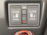 リアドアは乗り降りに便利な両側電動スライドドアです。また運転席に座っていながらスイッチ操作で自在にスライドドアを開け閉めできます。