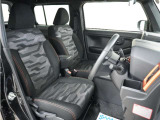 運転席のスペースはゆったりしていて、視界も広く確保されているので普段の運転からロングドライブまで快適です。