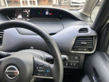 プロパイロット(同一車線運転支援)アクセル・ブレーキ・ステアリング操作をクルマがサポート。高速道路などで、ドライバーの負担を軽減します。