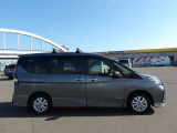 両側オートスライドドアで乗り降りも楽々です♪