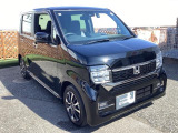 自社整備工場で点検整備をおこなってからお渡ししています。車検が残っている場合は『12ヶ月点検整備』を、車検整備付きの場合は『車検整備』をおこないます。整備費用は車両本体価格に含まれています。