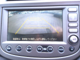 バックカメラの画像です。ガイドラインがスムースな車庫入れをサポートいたします。車庫入れの安心感がアップしますね。